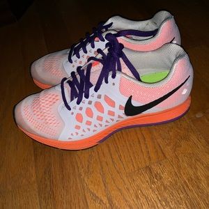 Nike women’s tennis shoes